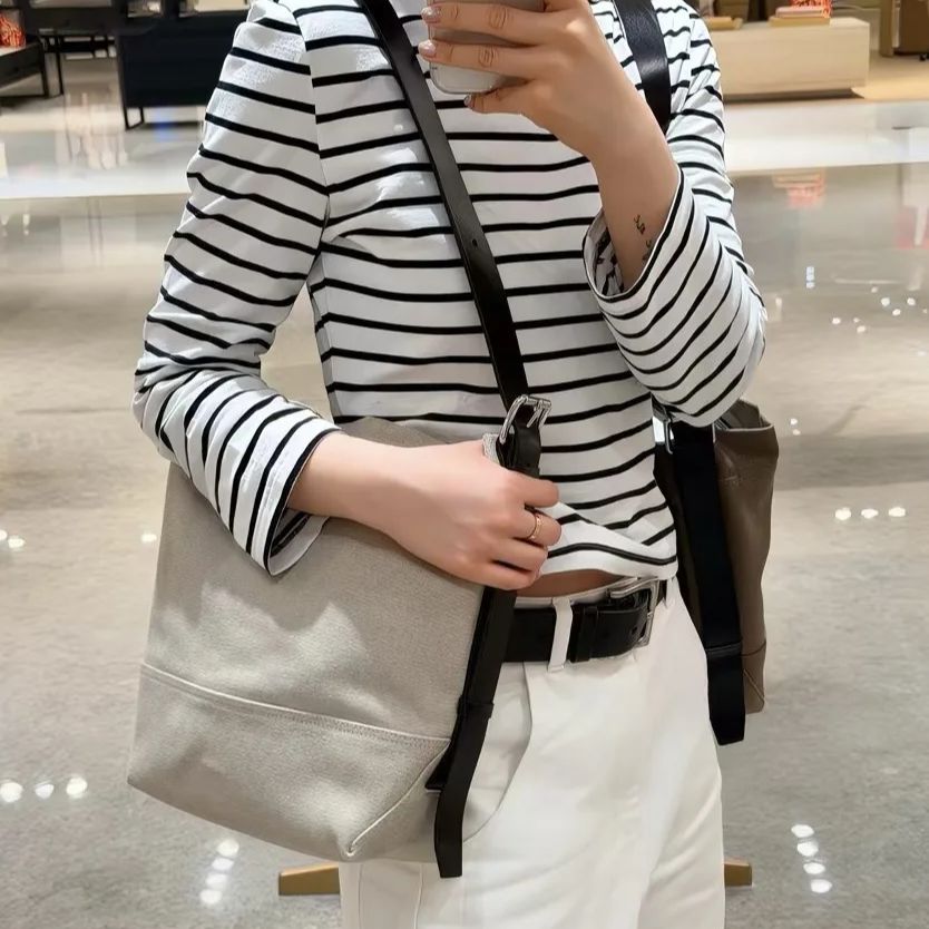 キャンバストートバッグ、大容量通勤バッグ、リラックスしたアン - Canvas Tote Bag のレビューと価格