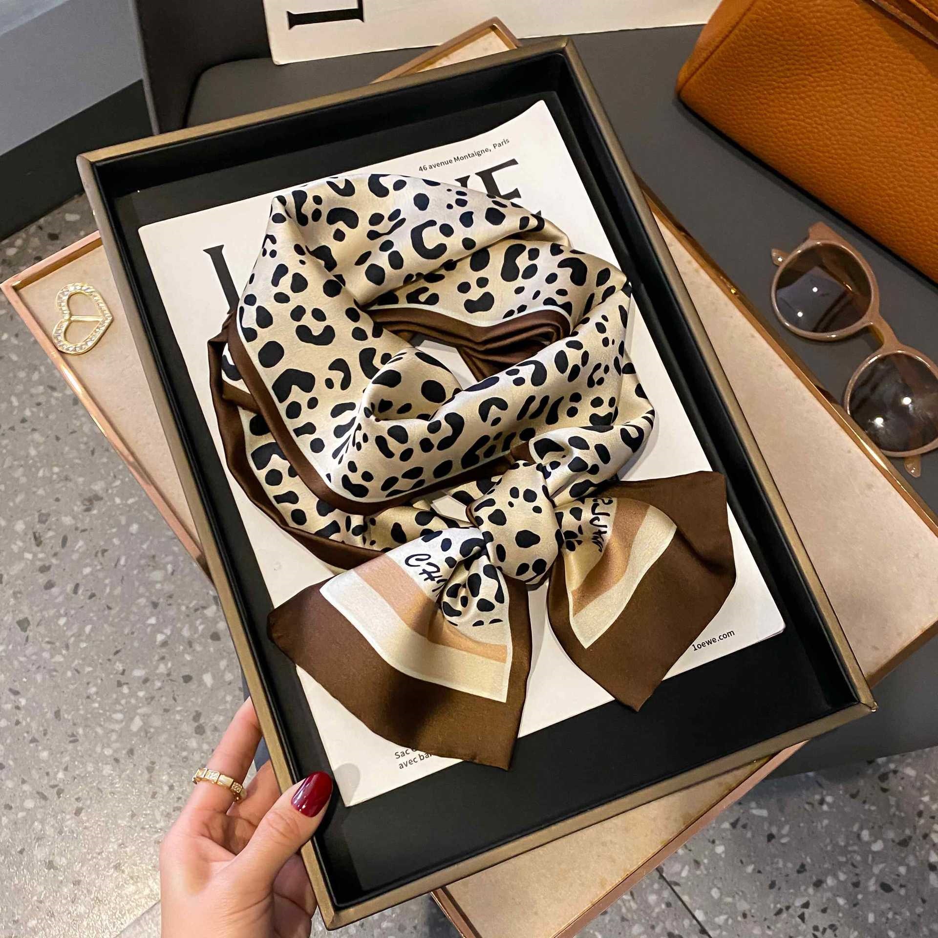 エレガントなプリント柄スキニースカーフ レディース ラグジュ - Women Fashion Necktie のレビューと価格