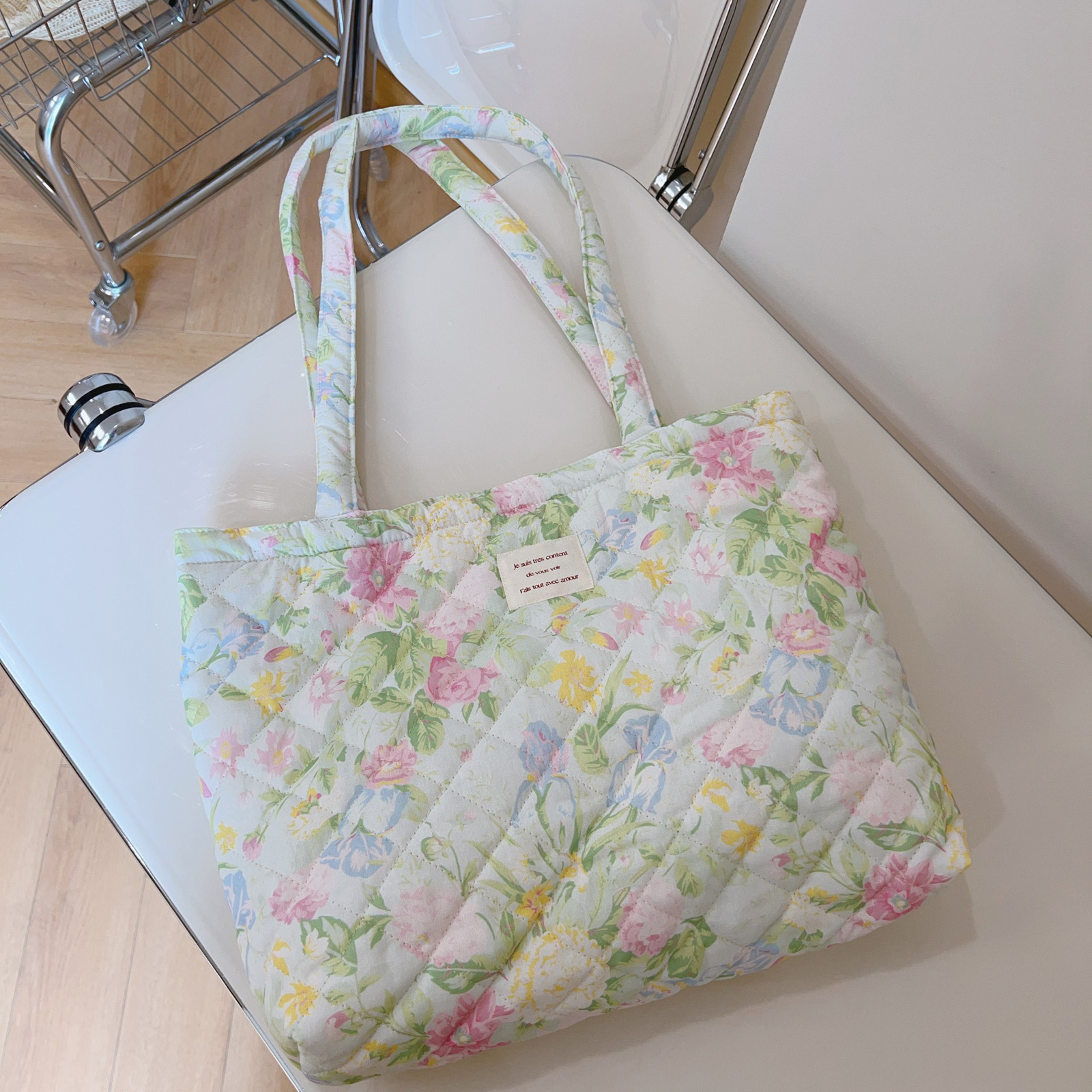 フランス風花柄キルティングトートバッグ レディース 大容量  - Canvas Tote Bag のレビューと価格