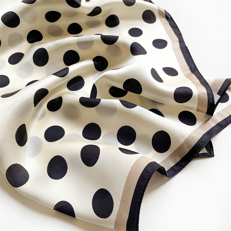 女性のための純粋なシルクスカーフ,小さな正方形のバンダナ,女 - Women Fashion Necktie のレビューと価格