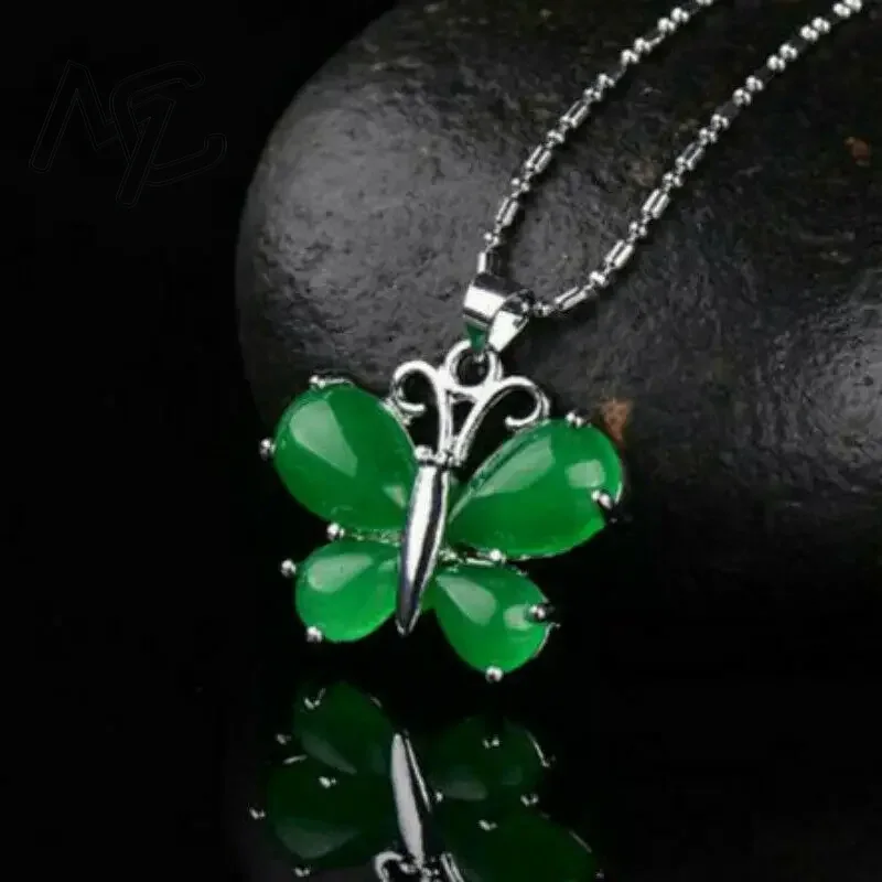 S925 シルバーグリーン翡翠蝶ペンダントネックレスチャーム - Women Fashion Jewellery のレビューと価格