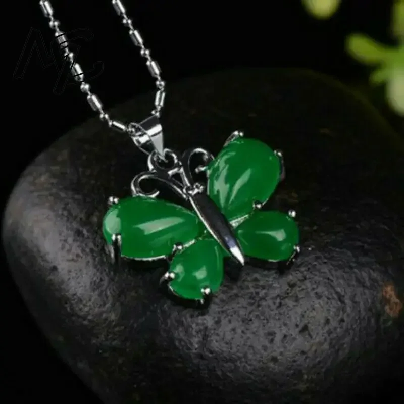 S925 シルバーグリーン翡翠蝶ペンダントネックレスチャーム - Women Fashion Jewellery のレビューと価格