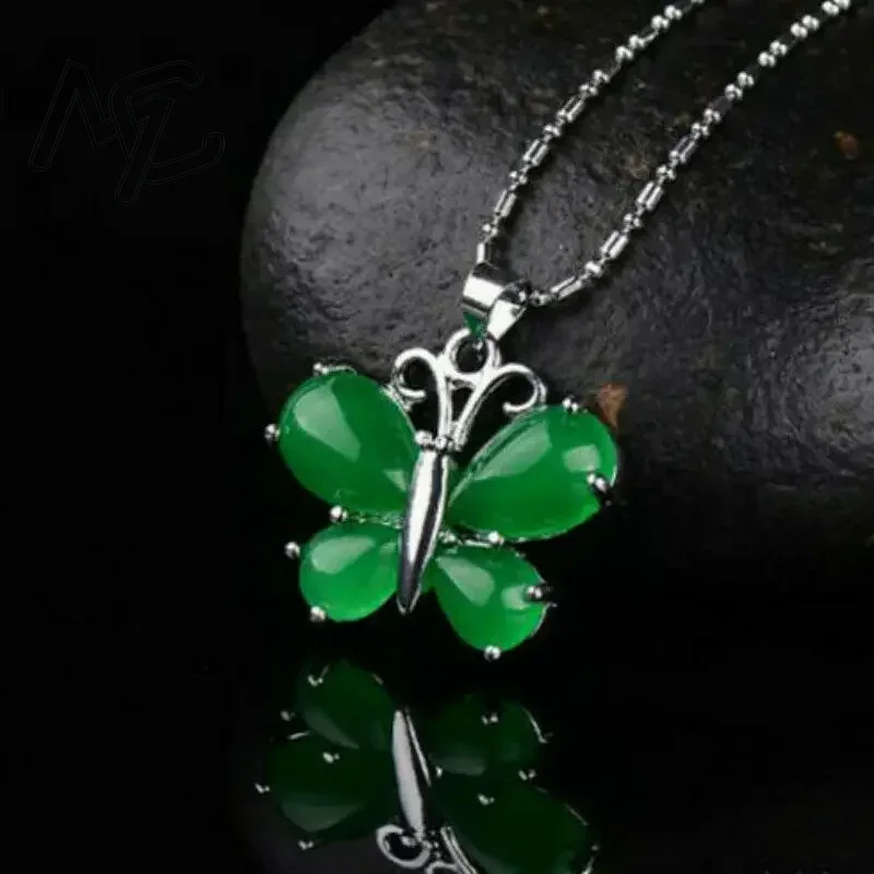 S925 シルバーグリーン翡翠蝶ペンダントネックレスチャーム - Women Fashion Jewellery のレビューと価格