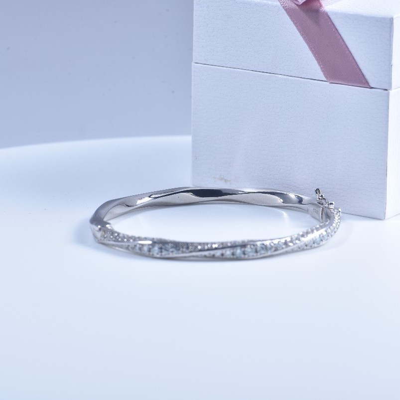 s925 スターリングシルバーバングル女性用スパークリングカ - Women Fashion Jewellery のレビューと価格