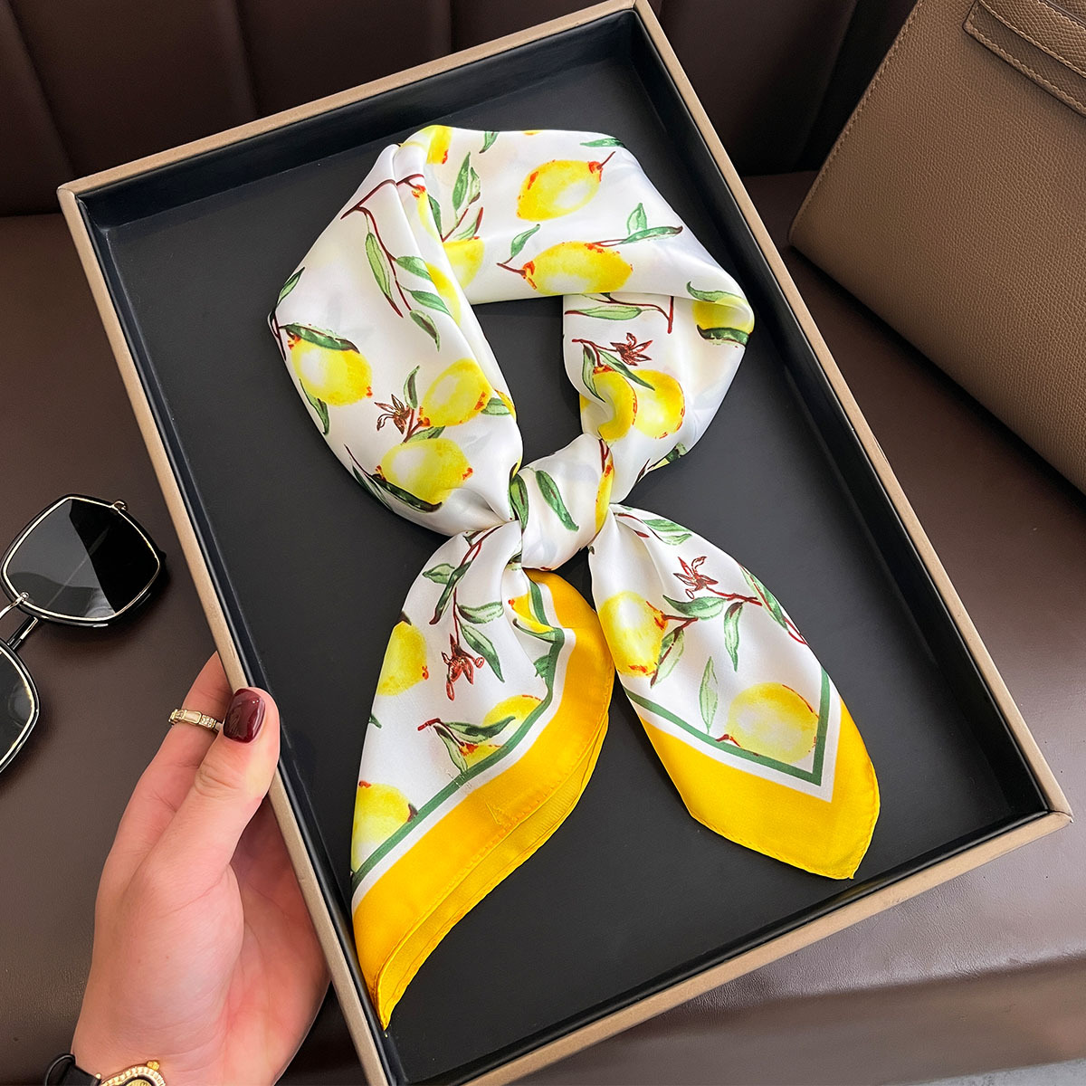 2025 新イエローレモンプリント正方形シルクスカーフ女性の - Women Fashion Necktie のレビューと価格